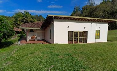 Vendo Hermosa Finca, variante Hipódromo Aeropuerto, POT, actividades turísticas, soporte Aeroportuario,