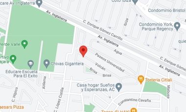 RENTA  CUARTO   EN POR GALERIAS (COTO PASEOS UNIVERSIDAD) SOLO DAMA