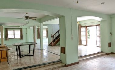 Single house with 4 bedroom 3 bathroom about 250 sq m. with big balcony, maid quarter big garden with big garden partly furnished in Chuanchuen Parkvi