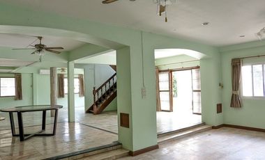 Single house with 4 bedroom 3 bathroom about 250 sq m. with big balcony, maid quarter big garden with big garden partly furnished in Chuanchuen Parkvi