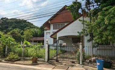 Single house with 4 bedroom 3 bathroom about 250 sq m. with big balcony, maid quarter big garden with big garden partly furnished in Chuanchuen Parkvi