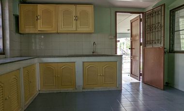 Single house with 4 bedroom 3 bathroom about 250 sq m. with big balcony, maid quarter big garden with big garden partly furnished in Chuanchuen Parkvi
