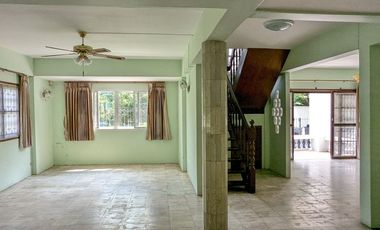Single house with 4 bedroom 3 bathroom about 250 sq m. with big balcony, maid quarter big garden with big garden partly furnished in Chuanchuen Parkvi