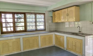 Single house with 4 bedroom 3 bathroom about 250 sq m. with big balcony, maid quarter big garden with big garden partly furnished in Chuanchuen Parkvi