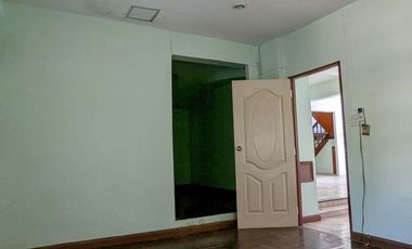 Single house with 4 bedroom 3 bathroom about 250 sq m. with big balcony, maid quarter big garden with big garden partly furnished in Chuanchuen Parkvi