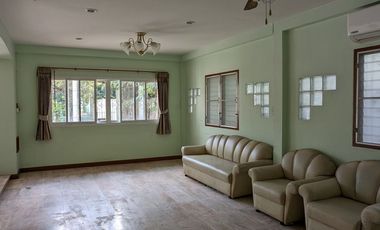 Single house with 4 bedroom 3 bathroom about 250 sq m. with big balcony, maid quarter big garden with big garden partly furnished in Chuanchuen Parkvi