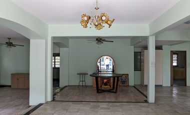 Single house with 4 bedroom 3 bathroom about 250 sq m. with big balcony, maid quarter big garden with big garden partly furnished in Chuanchuen Parkvi