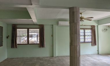 Single house with 4 bedroom 3 bathroom about 250 sq m. with big balcony, maid quarter big garden with big garden partly furnished in Chuanchuen Parkvi