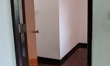 Single house with 4 bedroom 3 bathroom about 250 sq m. with big balcony, maid quarter big garden with big garden partly furnished in Chuanchuen Parkvi