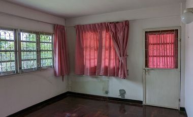 Single house with 4 bedroom 3 bathroom about 250 sq m. with big balcony, maid quarter big garden with big garden partly furnished in Chuanchuen Parkvi
