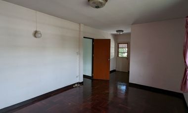 Single house with 4 bedroom 3 bathroom about 250 sq m. with big balcony, maid quarter big garden with big garden partly furnished in Chuanchuen Parkvi