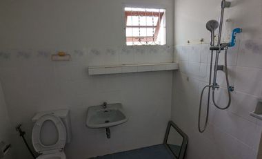 Single house with 4 bedroom 3 bathroom about 250 sq m. with big balcony, maid quarter big garden with big garden partly furnished in Chuanchuen Parkvi