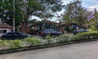 Single house with 4 bedroom 3 bathroom about 250 sq m. with big balcony, maid quarter big garden with big garden partly furnished in Chuanchuen Parkvi