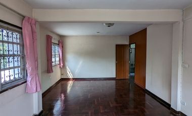 Single house with 4 bedroom 3 bathroom about 250 sq m. with big balcony, maid quarter big garden with big garden partly furnished in Chuanchuen Parkvi