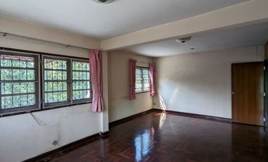 Single house with 4 bedroom 3 bathroom about 250 sq m. with big balcony, maid quarter big garden with big garden partly furnished in Chuanchuen Parkvi