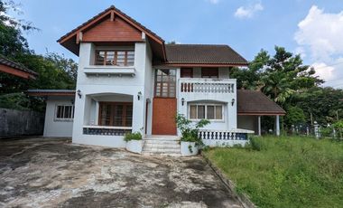 Single house with 4 bedroom 3 bathroom about 250 sq m. with big balcony, maid quarter big garden with big garden partly furnished in Chuanchuen Parkvi