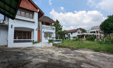 Single house with 4 bedroom 3 bathroom about 250 sq m. with big balcony, maid quarter big garden with big garden partly furnished in Chuanchuen Parkvi