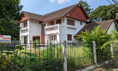 Single house with 4 bedroom 3 bathroom about 250 sq m. with big balcony, maid quarter big garden with big garden partly furnished in Chuanchuen Parkvi