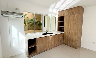 4 Bedroom House in Lahug Cebu For Sale in Hacienda Salinas Subdivision