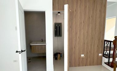 4 Bedroom House in Lahug Cebu For Sale in Hacienda Salinas Subdivision