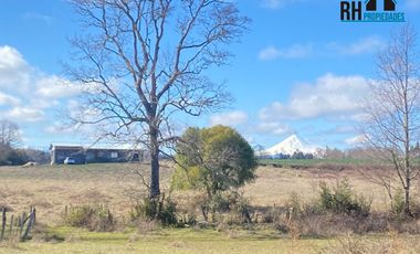 Campo Chileno 5HA Con Amplia Casa en Construcción de 160 m2, Hermosa Vista a Volcán Llaima - Kilómetro 22 Camino Lautaro a Curacautín