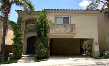 Casa en Venta en Los Angeles, Bosque Residencial, Valle Oriente