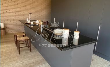 CASA EN RENTA, a 3 MIN. DE LA IBERO, León,Gto; NUEVA, 4 REC, JARDINES, FRACC. CON ALBERCA