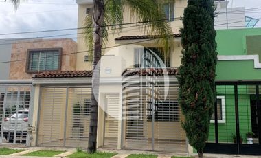 CASA RECIEN REMODELADA SE PUEDE VENDER AMUEBLADA.