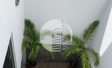 CASA RECIEN REMODELADA SE PUEDE VENDER AMUEBLADA.