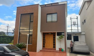 LINDA CASA DE OPORTUNIDAD A LA VENTA SECTOR ESPE DEL VALLE