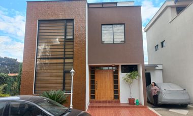 LINDA CASA DE OPORTUNIDAD A LA VENTA SECTOR ESPE DEL VALLE