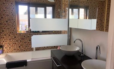 Casa En Venta. Las Condes. 4 Dormitorios y 4 Baños
