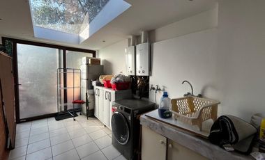 Casa En Venta. Las Condes. 4 Dormitorios y 4 Baños