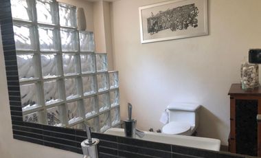 Casa En Venta. Las Condes. 4 Dormitorios y 4 Baños