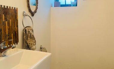Casa En Venta. Las Condes. 4 Dormitorios y 4 Baños