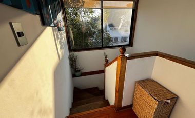 Casa En Venta. Las Condes. 4 Dormitorios y 4 Baños