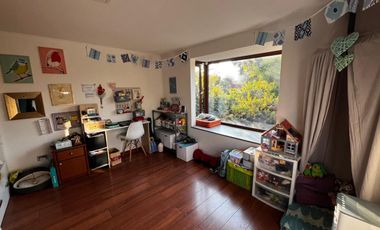 Casa En Venta. Las Condes. 4 Dormitorios y 4 Baños