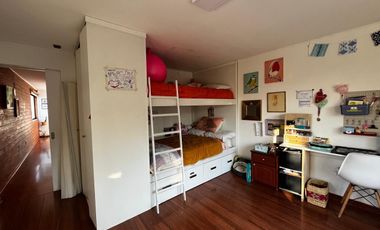 Casa En Venta. Las Condes. 4 Dormitorios y 4 Baños