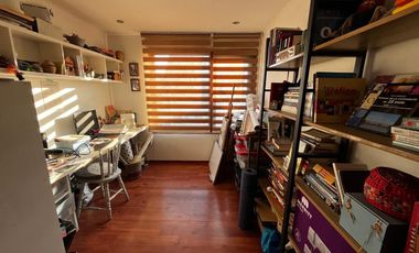 Casa En Venta. Las Condes. 4 Dormitorios y 4 Baños