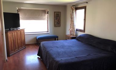 Casa En Venta. Las Condes. 4 Dormitorios y 4 Baños