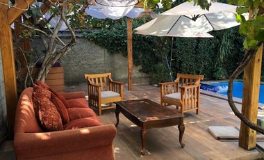 Casa En Venta. Las Condes. 4 Dormitorios y 4 Baños