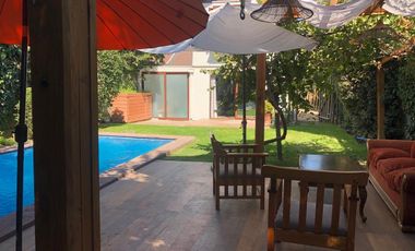 Casa En Venta. Las Condes. 4 Dormitorios y 4 Baños