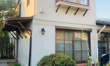 Casa En Venta. Las Condes. 4 Dormitorios y 4 Baños
