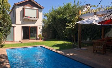Casa En Venta. Las Condes. 4 Dormitorios y 4 Baños