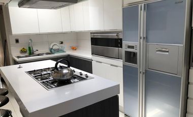 Casa En Venta. Las Condes. 4 Dormitorios y 4 Baños