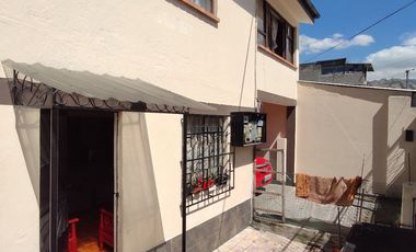 Oportunidad Única: Encantadora Casa Rentera con Patio y Garaje y 3 Departamentos, ¡Ideal para Invertir!