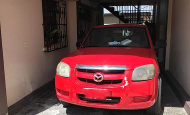 Oportunidad Única: Encantadora Casa Rentera con Patio y Garaje y 3 Departamentos, ¡Ideal para Invertir!