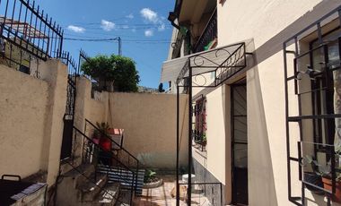 Oportunidad Única: Encantadora Casa Rentera con Patio y Garaje y 3 Departamentos, ¡Ideal para Invertir!