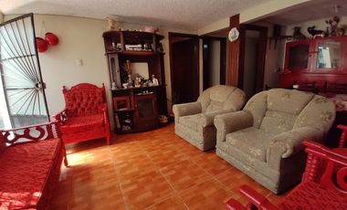 Oportunidad Única: Encantadora Casa Rentera con Patio y Garaje y 3 Departamentos, ¡Ideal para Invertir!