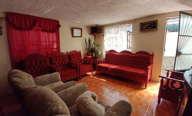 Oportunidad Única: Encantadora Casa Rentera con Patio y Garaje y 3 Departamentos, ¡Ideal para Invertir!